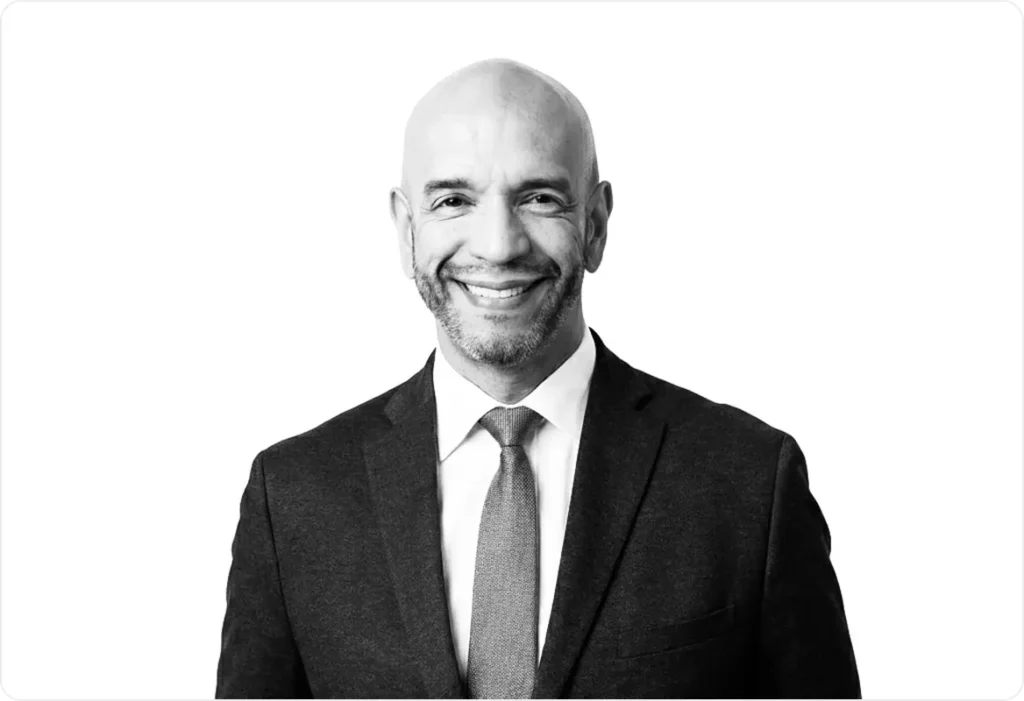 Doctor Juan Carlos Gómez imagen en escala de grises